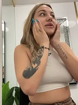 Chloe GraceeX online show from February 21, 7:04 pm