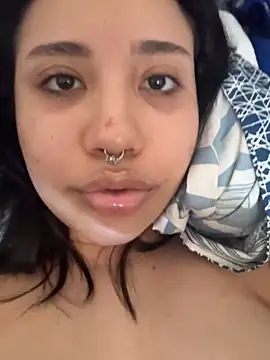 emy eviee online show from April 11, 8:35 pm