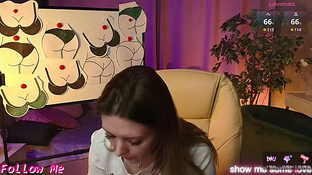 Snapshot of Ursula_Andres chatting on April 28, 1:04 am Ursula Andres online show from April 28, 1:04 am