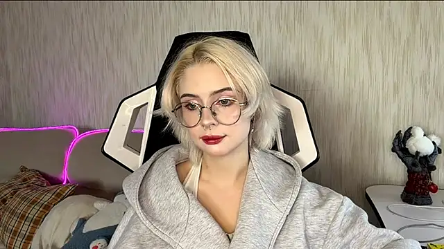 Snapshot of DayleSileo chatting on November 20, 7:08 am DayleSileo online show from November 20, 7:08 am