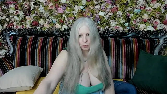 Snapshot of mariabelladonna chatting on June 10, 9:03 pm mariabelladonna online show from June 10, 9:03 pm