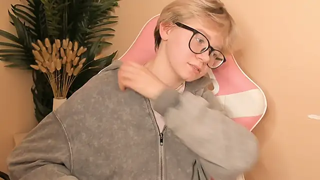 Snapshot of RinaPollet chatting on November 19, 3:23 pm RinaPollet online show from November 19, 3:23 pm