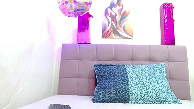 Snapshot of kloe_wish chatting on November 19, 2:39 pm kloe wish online show from November 19, 2:39 pm