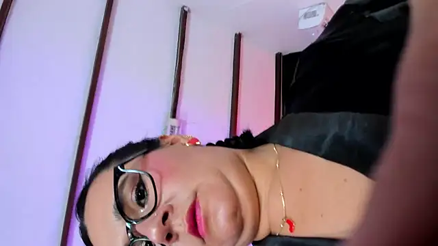 Snapshot of Sienarosewood chatting on July 2, 3:45 am Sienarosewood online show from July 2, 3:45 am