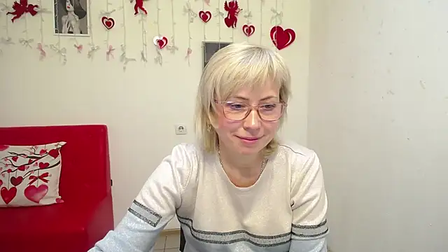 LaurenWishy online show from February 4, 7:31 pm