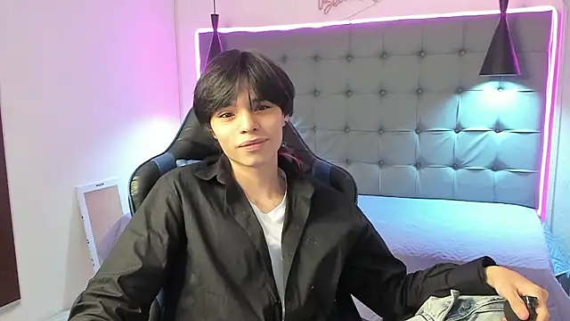 Snapshot of Sylasfrost chatting on February 19, 12:34 pm Sylasfrost online show from February 19, 12:34 pm