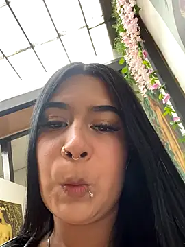 Snapshot of Emily_0-5 chatting on December 1, 8:47 pm Emily 0-5 online show from December 1, 8:47 pm