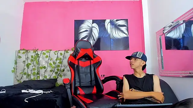 MiaAndTeylor online show from November 21, 7:34 pm