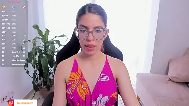 Snapshot of Nat_Bakerss chatting on May 6, 7:19 pm Nat Bakerss online show from May 6, 7:19 pm