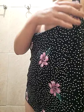 Snapshot of Bruninhahot86 chatting on November 19, 6:35 am Bruninhahot86 online show from November 19, 6:35 am