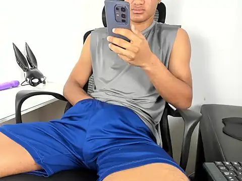 Snapshot of maikol_twinkx chatting on February 3, 2:55 pm maikol twinkx online show from February 3, 2:55 pm