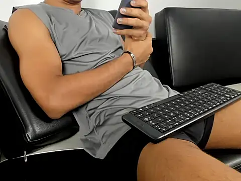 Snapshot of maikol_twinkx chatting on February 14, 11:34 pm maikol twinkx online show from February 14, 11:34 pm