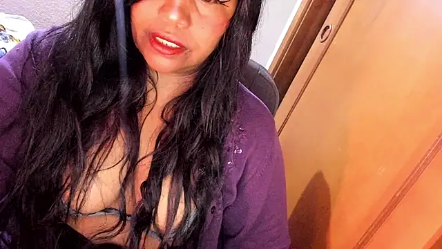 ebonycamelia online show from May 26, 11:56 pm