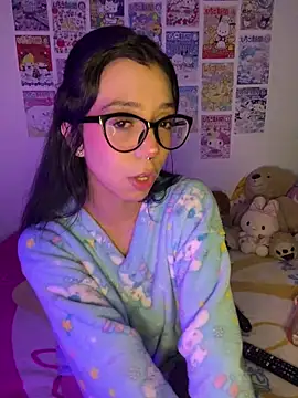 Snapshot of Valen-Foxx1 chatting on December 19, 6:09 am Valen-Foxx1 online show from December 19, 6:09 am