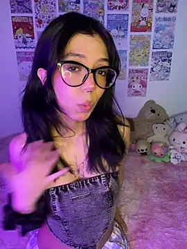 Snapshot of Valen-Foxx1 chatting on December 21, 5:58 am Valen-Foxx1 online show from December 21, 5:58 am