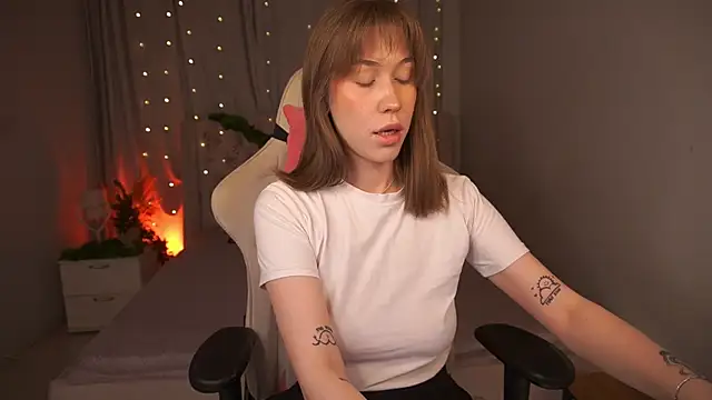 AnnetteLane online show from December 23, 4:43 am