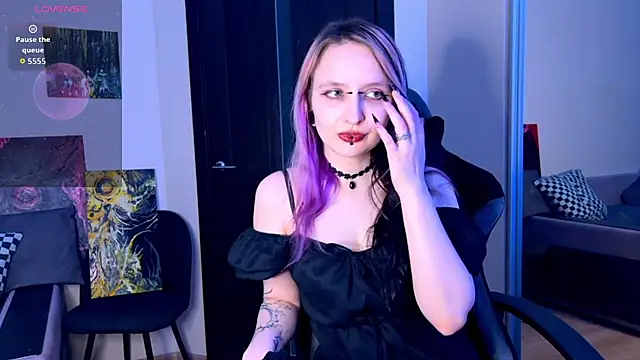 Snapshot of lavender_monster chatting on February 19, 6:04 pm lavender monster online show from February 19, 6:04 pm