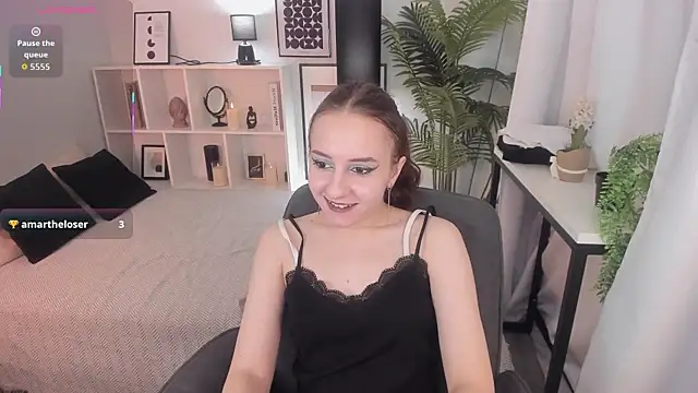 Snapshot of BeautifulSnake chatting on November 27, 8:22 pm BeautifulSnake online show from November 27, 8:22 pm