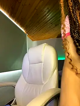 Snapshot of Emma_pink18 chatting on November 20, 2:50 pm Emma pink18 online show from November 20, 2:50 pm