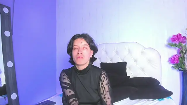 CoralAndOcean  online show from December 18, 9:43 pm