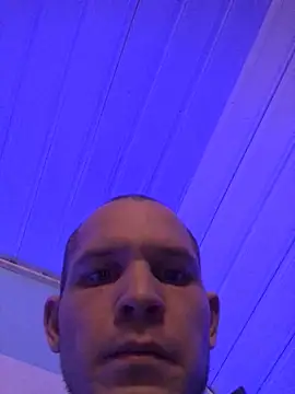 Spielzeugtwink online show from February 3, 11:10 pm