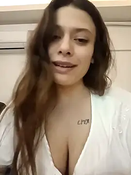 Snapshot of DevinAras chatting on April 6, 10:00 pm DevinAras online show from April 6, 10:00 pm