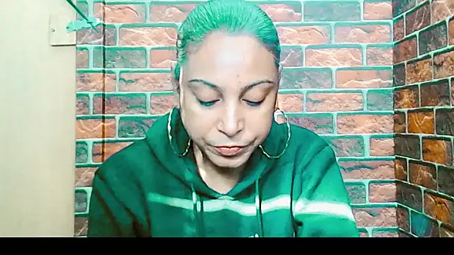 Snapshot of indian_spice_girl chatting on June 23, 7:28 am indian spice girl online show from June 23, 7:28 am