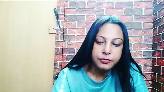 Snapshot of indian_spice_girl chatting on July 6, 7:16 am indian spice girl online show from July 6, 7:16 am