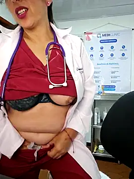 Snapshot of JustSamantha_ chatting on February 10, 11:58 am JustSamantha online show from February 10, 11:58 am