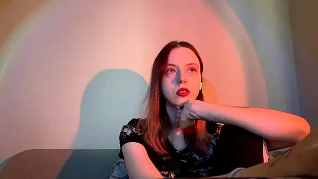 Snapshot of LulyClouds chatting on November 20, 10:26 am LulyClouds online show from November 20, 10:26 am