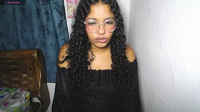 Snapshot of chleo_rosse chatting on December 22, 1:30 pm chleo rosse online show from December 22, 1:30 pm