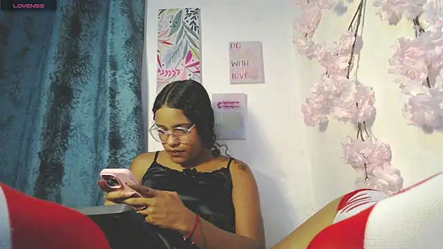 Snapshot of chleo_rosse chatting on January 5, 5:27 pm chleo rosse online show from January 5, 5:27 pm