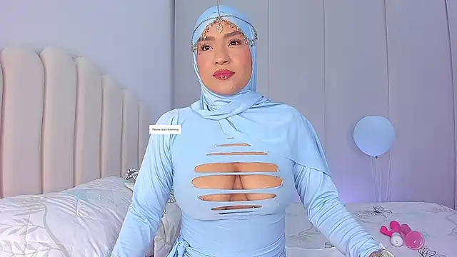 Snapshot of Amira-Zahra chatting on April 25, 10:07 pm Amira-Zahra online show from April 25, 10:07 pm