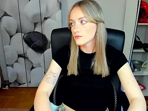 EvelynBlond online show from November 27, 1:35 pm