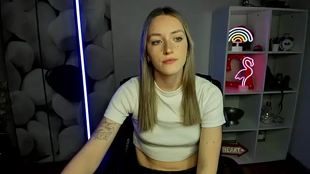 EvelynBlond online show from December 18, 1:39 pm