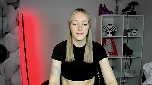 EvelynBlond online show from February 12, 10:10 am