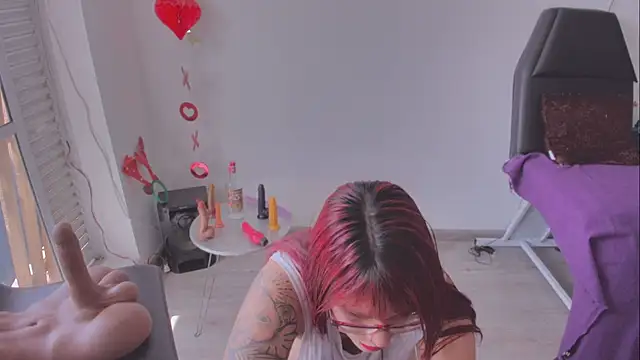 Snapshot of Charlotte1Demony chatting on November 28, 3:58 pm Charlotte1Demony online show from November 28, 3:58 pm