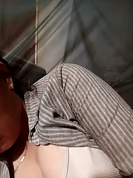 Snapshot of Jelly-squirt chatting on May 2, 5:01 am Jelly-squirt online show from May 2, 5:01 am