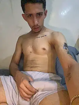 Snapshot of charlie_bass chatting on November 27, 6:21 pm charlie bass online show from November 27, 6:21 pm