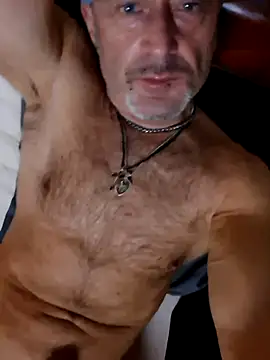 Snapshot of Slydog1010 chatting on July 3, 3:35 am Slydog1010 online show from July 3, 3:35 am