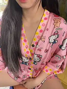 XndSeraphina online show from March 8, 5:00 am