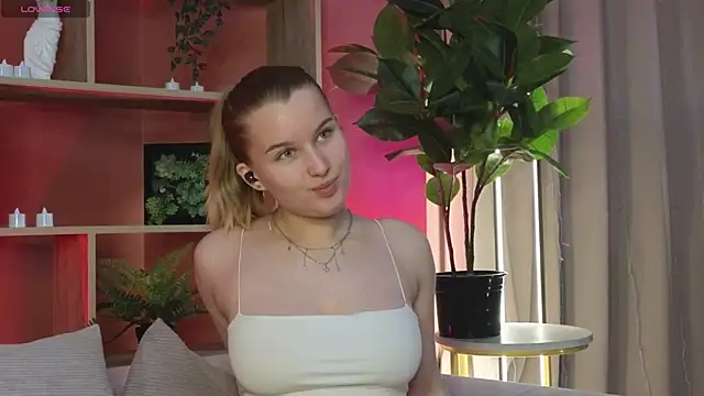 ImiMonroe online show from May 16, 4:31 am