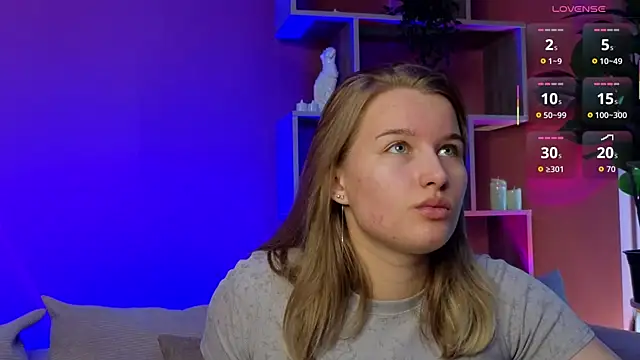 ImiMonroe online show from May 17, 4:32 am