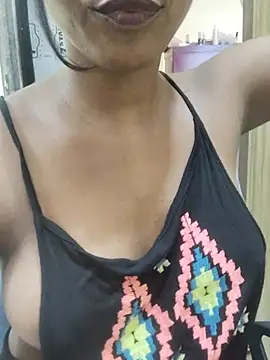 Snapshot of Simran_0011 chatting on May 26, 11:06 am Simran 0011 online show from May 26, 11:06 am