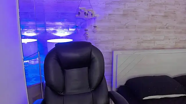 Emir Ozan  online show from February 5, 7:07 pm