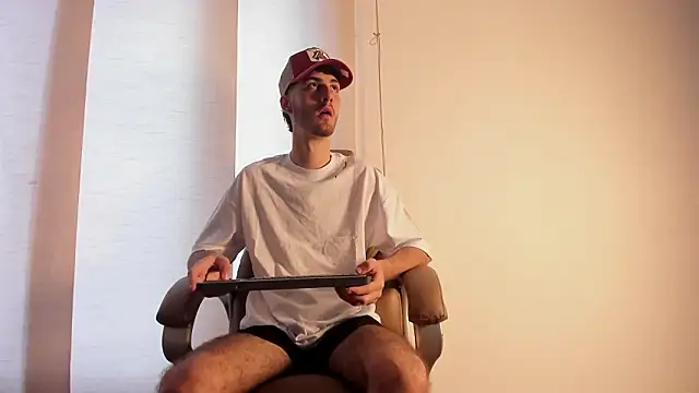 Emir Ozan  online show from February 21, 7:48 pm