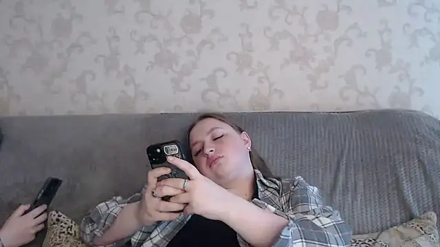 Snapshot of GirlPlayer chatting on June 9, 8:48 am GirlPlayer online show from June 9, 8:48 am