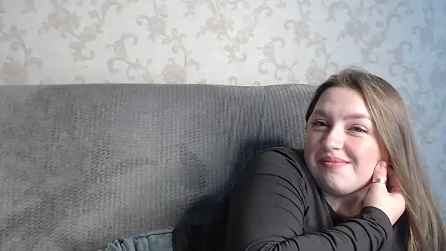 Snapshot of GirlPlayer chatting on June 15, 7:43 am GirlPlayer online show from June 15, 7:43 am