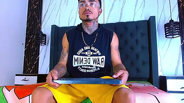 Hot Latino x online show from January 13, 12:43 pm