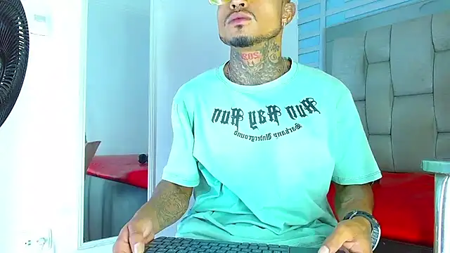 Hot Latino x online show from April 8, 12:27 pm